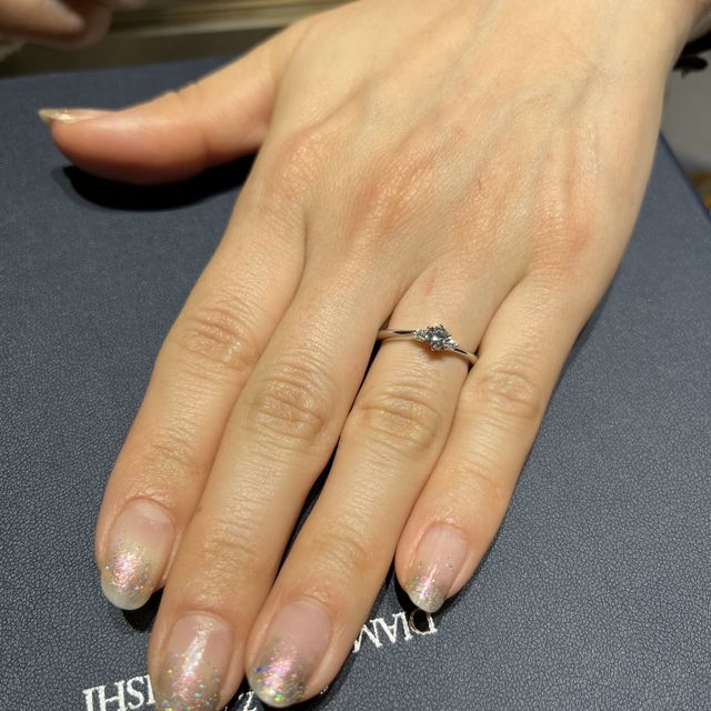【銀座ダイヤモンドシライシの口コミ】 まずダイヤモンドの輝きが素晴らしかったです。またこちらのデザインは中…