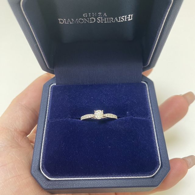 【銀座ダイヤモンドシライシの口コミ】 プロポーズリングでダイヤモンドだけ贈ってもらったためです。ダイヤの石…