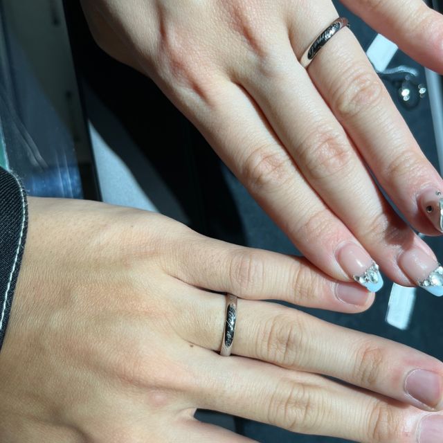 【ヴァン クリーフ＆アーペル(Van Cleef & Arpels)の口コミ】 指輪の外側にロゴが入っているデザインが気に入りました！ロゴだけれども…