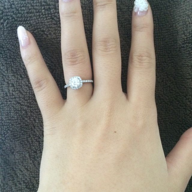 【WATANABE / 卸商社直営　渡辺の口コミ】 大きいダイヤをメレダイヤで囲んだデザインが欲しかったが、大手ブランド…