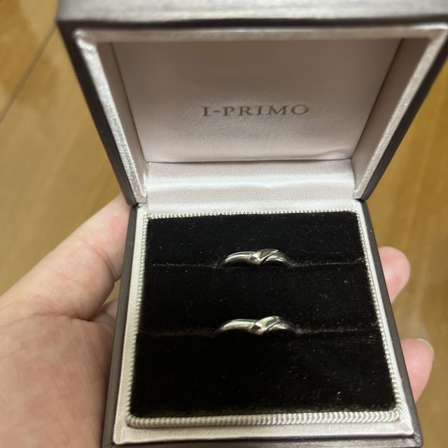 【アイプリモ(I-PRIMO)の口コミ】 彼からいただいた婚約指輪に合わせたものにしました。婚約指輪のダイヤに…