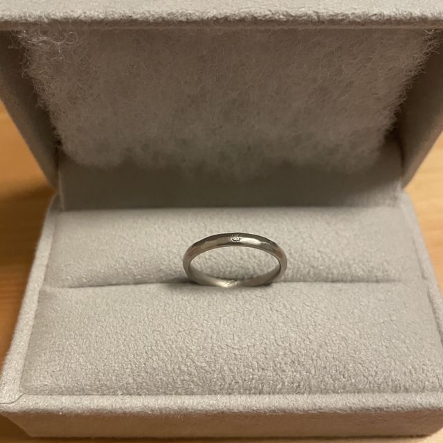 【mina.jewelry(ミナジュエリー)の口コミ】 指輪は自分が気に入ったデザインがあり、購入を決めました。シンプル過ぎ…
