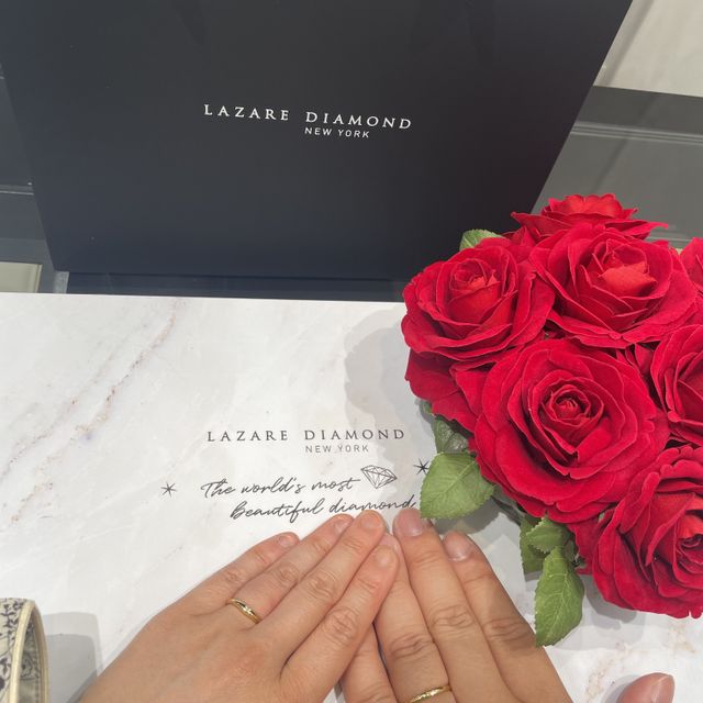【ラザール ダイヤモンド(LAZARE DIAMOND)の口コミ】 指輪のデザイン、ダイヤの輝きで決めました。最初はカジュアルで可愛い指…