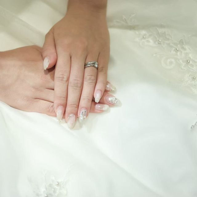 【銀座ダイヤモンドシライシの口コミ】 私自身が骨格ストレートのタイプで指が短く太いため、指輪を選ぶ基準とし…