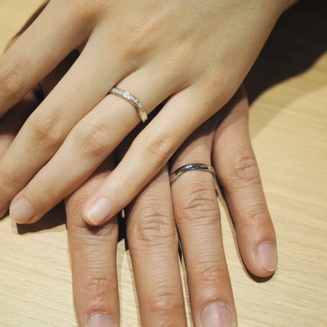 【PILOT BRIDAL(パイロットブライダル)の口コミ】 見た目はシンプルだけど、華があり、キラッとしてとても可愛いく美しいデ…