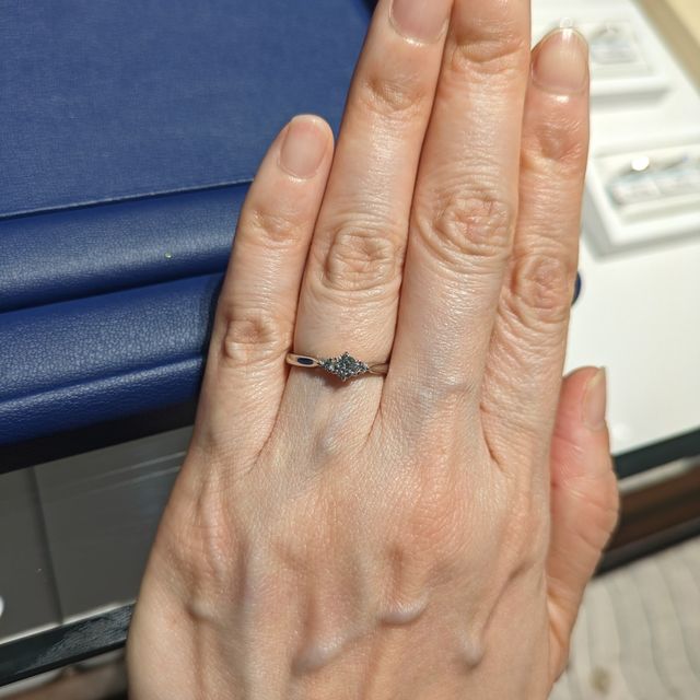 【銀座ダイヤモンドシライシの口コミ】 結婚指輪は他のブランドと決めていたので、婚約指輪もブランドを揃えて購…
