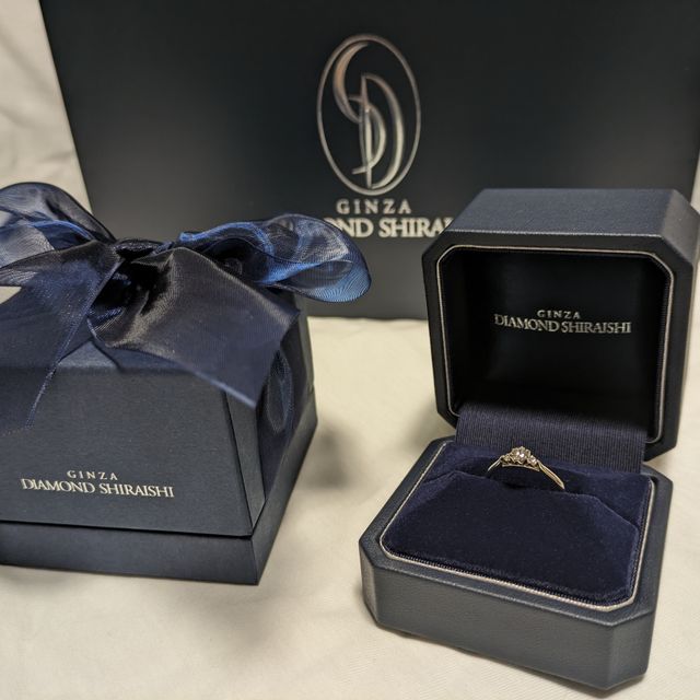 【銀座ダイヤモンドシライシの口コミ】 結婚指輪は他のブランドと決めていたので、婚約指輪もブランドを揃えて購…