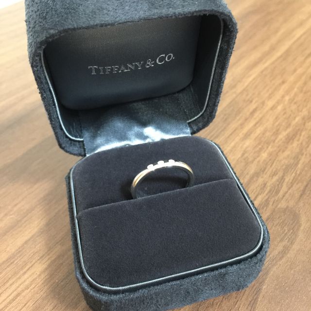 【ティファニー(Tiffany & Co.)の口コミ】 出産の際に結婚指輪をなくしてしまい、２度目の購入でした。最初のとはブ…