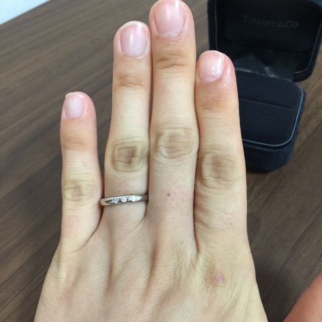 【ティファニー(Tiffany & Co.)の口コミ】 出産の際に結婚指輪をなくしてしまい、２度目の購入でした。最初のとはブ…