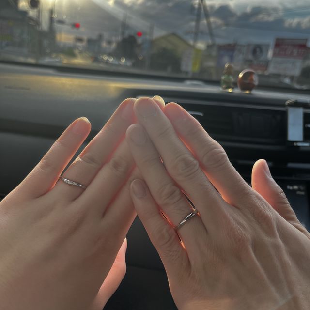 【TOWA(永遠)の口コミ】 シンプルなデザインと、ダイヤが斜めに入っているところが決め手となりま…