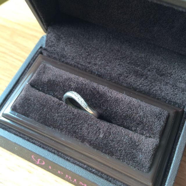 【アイプリモ(I-PRIMO)の口コミ】 私は指が細く見えるカーブ型を希望していましたが、主人はあまり細く見え…