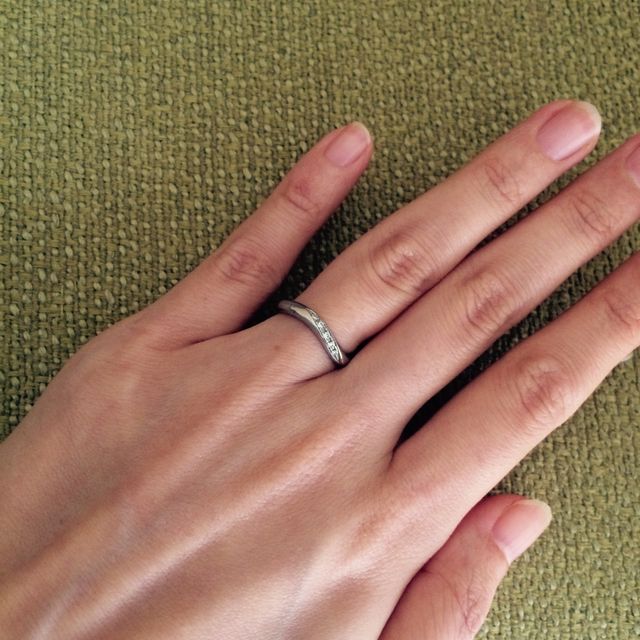 【アイプリモ(I-PRIMO)の口コミ】 私は指が細く見えるカーブ型を希望していましたが、主人はあまり細く見え…