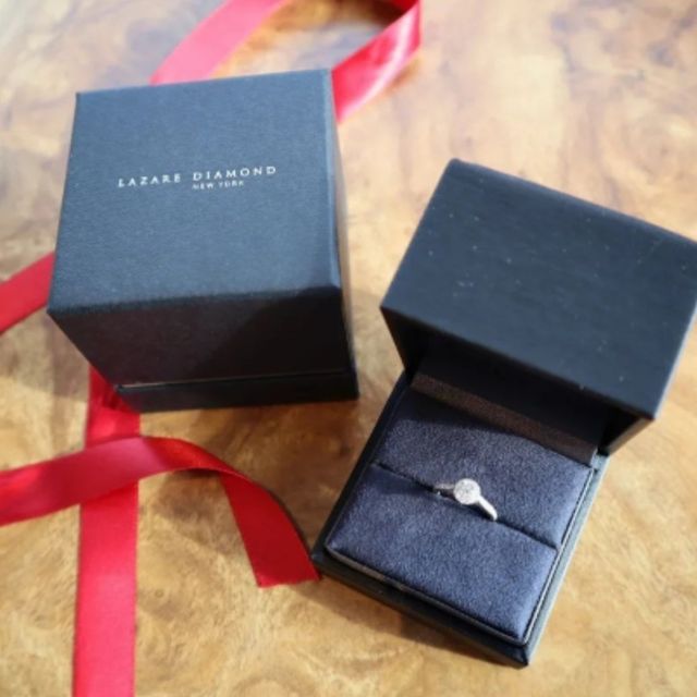 【ラザール ダイヤモンド(LAZARE DIAMOND)の口コミ】 ラザールさんのダイヤモンドが他店さんと比べて輝き方が全然異なり、ブラ…