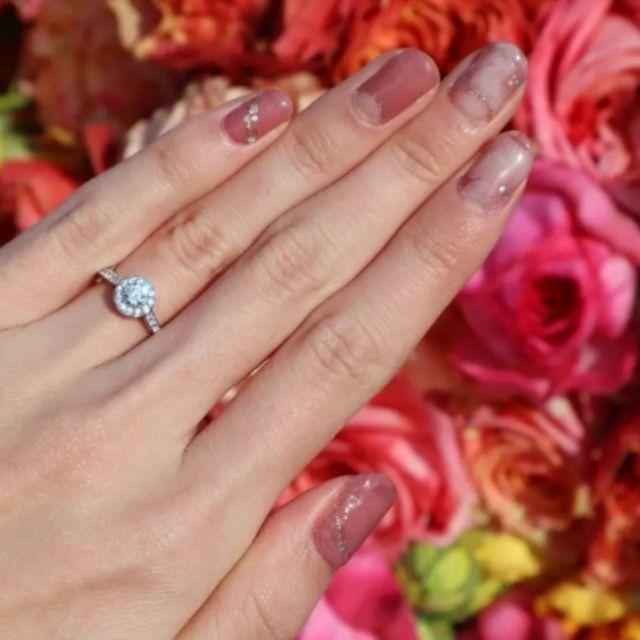 【ラザール ダイヤモンド(LAZARE DIAMOND)の口コミ】 ラザールさんのダイヤモンドが他店さんと比べて輝き方が全然異なり、ブラ…