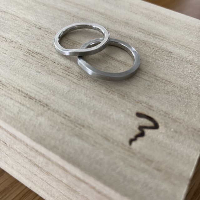 【ichi(イチ)の口コミ】 夫婦ともに落ち着いたものが良かったので、シンプルで
かつよく見ると少し…