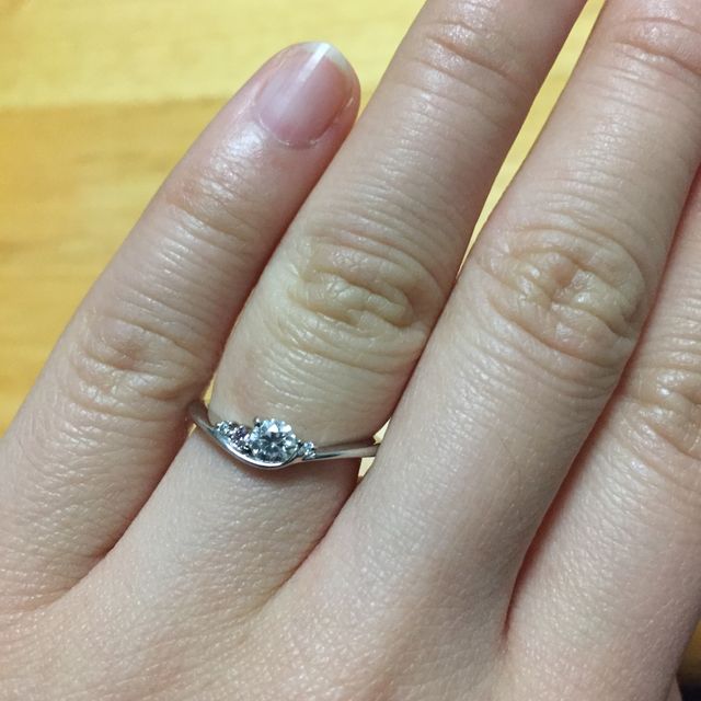 【Mariage ent(マリアージュエント)の口コミ】 プロポーズの時に仮の婚約指輪を渡して、OKをもらった後に彼女の好きな指…