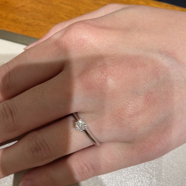 【ティファニー(Tiffany & Co.)の口コミ】 誰もが憧れるティファニーブルーでもあり、シンプルながら、品のあるデザ…