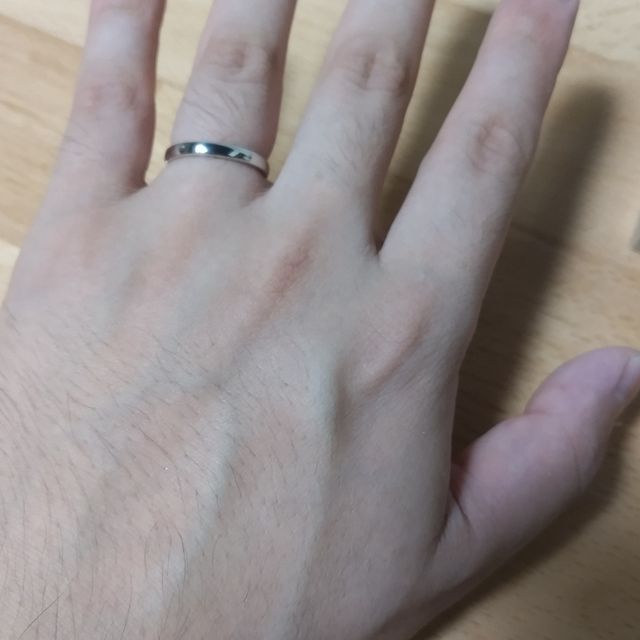 【和光ブライダルブティックギンザの口コミ】 プラチナでシンプルなデザインながらも光沢が美しくしっかりと主張できて…