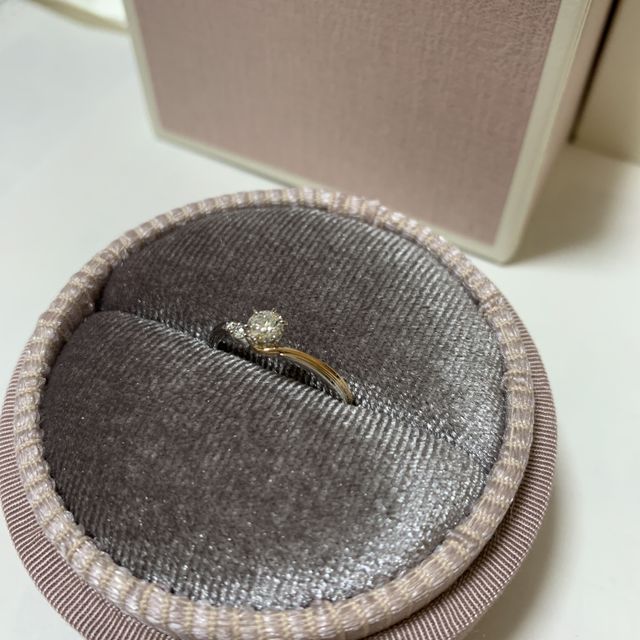 【LOVE NOTESの口コミ】 Vラインがとても可愛くて細身だったので購入しました。
ウェーブ系がもと…