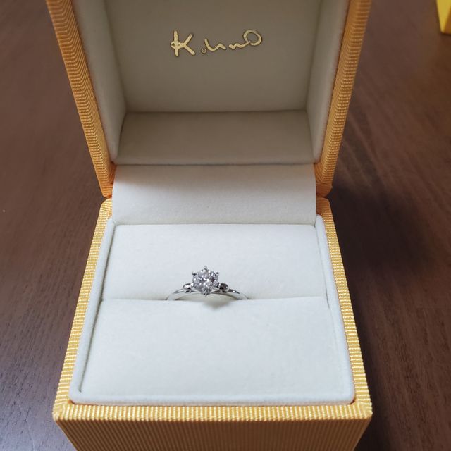 【ケイウノ ブライダル(K.UNO BRIDAL)の口コミ】 母の婚約指輪のリフォーム依頼をしました。 古い立爪のデザインでサイズも…