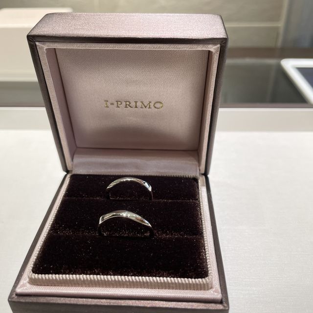 【アイプリモ(I-PRIMO)の口コミ】 ダイヤ無しの指輪を検討していたため、シンプルになりすぎないようにウェ…