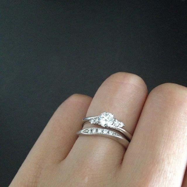 【ラザール ダイヤモンド(LAZARE DIAMOND)の口コミ】 結婚情報誌で見た時からこの指輪に惹かれていました。シンプルだけど小さ…