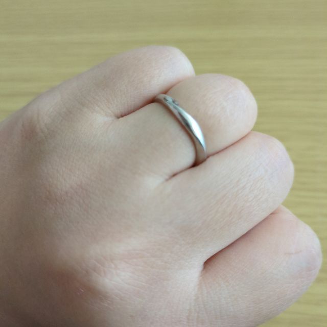 【銀座ダイヤモンドシライシの口コミ】 シンプルな物を希望しており、シンプルな中でも少しエッジが効いてて良か…