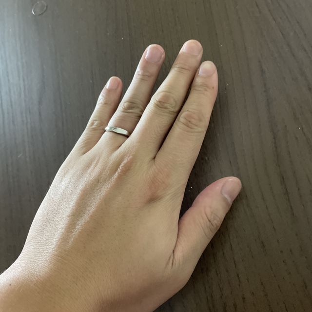 【俄(にわか)の口コミ】 デザインとはめ心地が非常に良かった。
するっとした感じでつけれるが取れ…