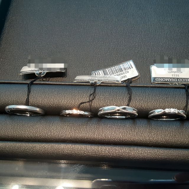 【エクセルコダイヤモンド(EXELCO DIAMOND)の口コミ】 ザ 結婚指輪という感じの、幅が太めのしっかりしたリングが多い。
若い人…