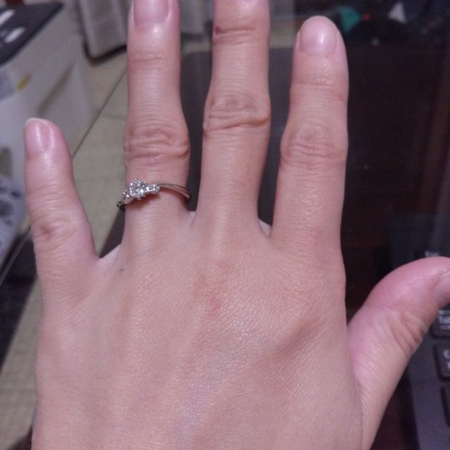 【銀座ダイヤモンドシライシの口コミ】 ダイヤモンドの品質がとてもいいです。
家庭の照明の下でもキラキラと輝き…