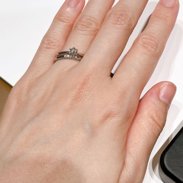 【ラザール ダイヤモンド(LAZARE DIAMOND)の口コミ】 繊細なデザインがすごく素敵でした。店員さんの、商品への思い入れも強く…