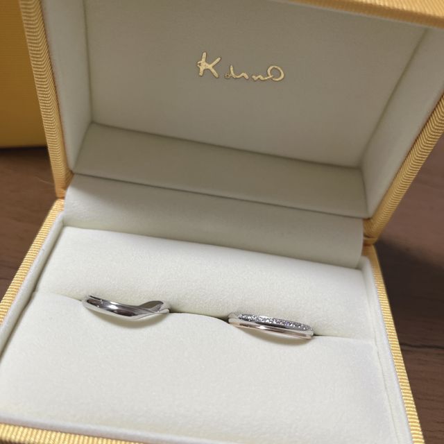 【ケイウノ ブライダル(K.UNO BRIDAL)の口コミ】 女性側は、ダイヤモンドが多めのリングが好きで、あまり被らなそうなデザ…
