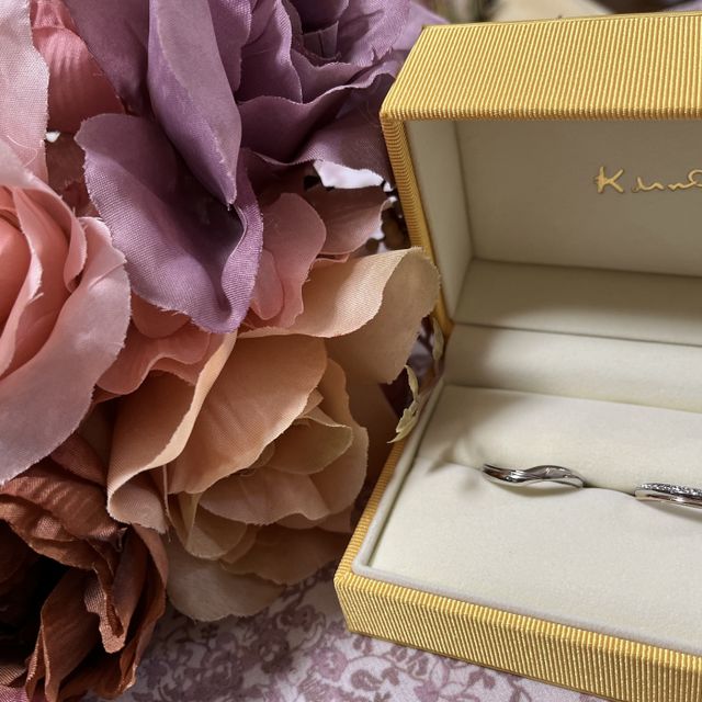 【ケイウノ ブライダル(K.UNO BRIDAL)の口コミ】 女性側は、ダイヤモンドが多めのリングが好きで、あまり被らなそうなデザ…