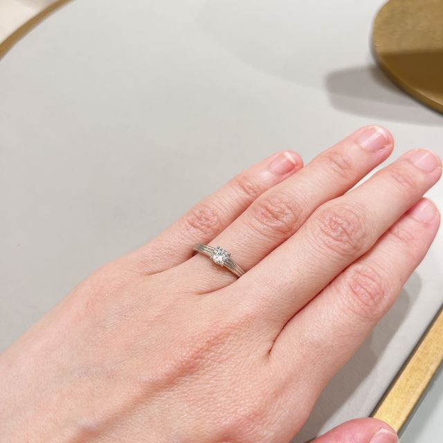 【Joie de treat.(ジョア・ドゥ・トリート)の口コミ】 指輪はシンプルでおしゃれでとても可愛かったです。モデルさんのイメージ…