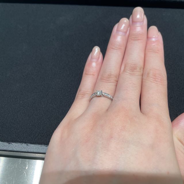 【ティファニー(Tiffany & Co.)の口コミ】 ダイヤがキラキラ輝いててとても素敵で目に止まりました。上品かつゴージ…