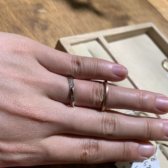 【ith(イズ)の口コミ】 デザインはずっと飽きないようにシンプルで、主張しすぎないひと癖がお気…