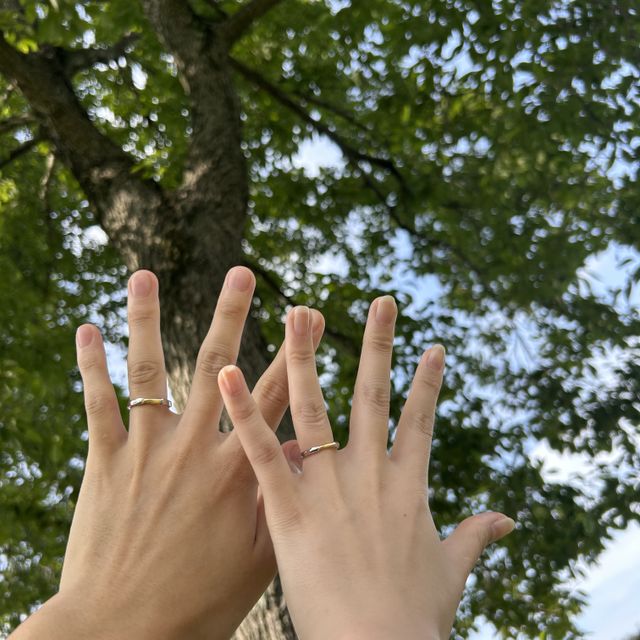 【PORTADA(ポルターダ)の口コミ】 何個も試着しました。最終的に２つに絞ったうちの１つです。シンプルなデ…