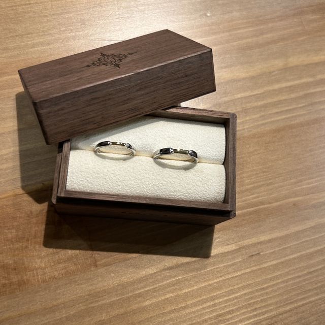 【PORTADA(ポルターダ)の口コミ】 何個も試着しました。最終的に２つに絞ったうちの１つです。シンプルなデ…