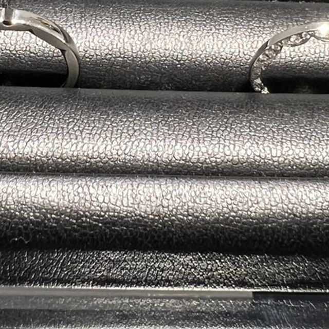 【エクセルコダイヤモンド(EXELCO DIAMOND)の口コミ】 周りとデザインが被らなく、独特なのが決めてでした。裏表のデザインが全…