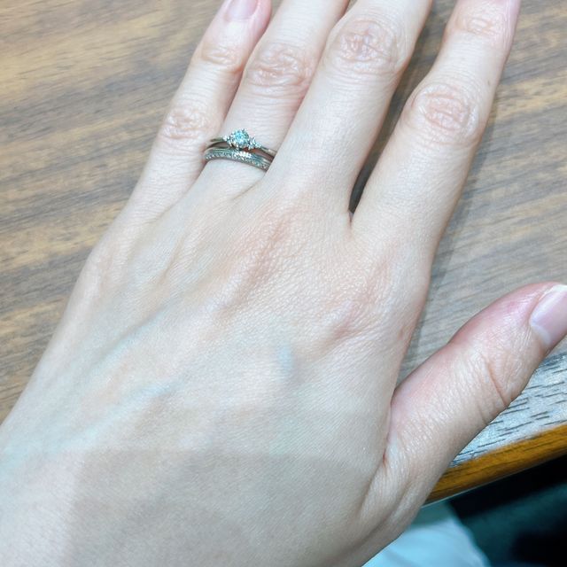 【4℃ BRIDAL(ヨンドシーブライダル)の口コミ】 最初はダイヤモンドはいらないと思っていたのでシンプルなものをいくつか…