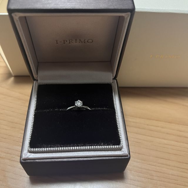 【アイプリモ(I-PRIMO)の口コミ】 相手の希望に合わせてシンプルなデザインを探していました。単独で指輪選…