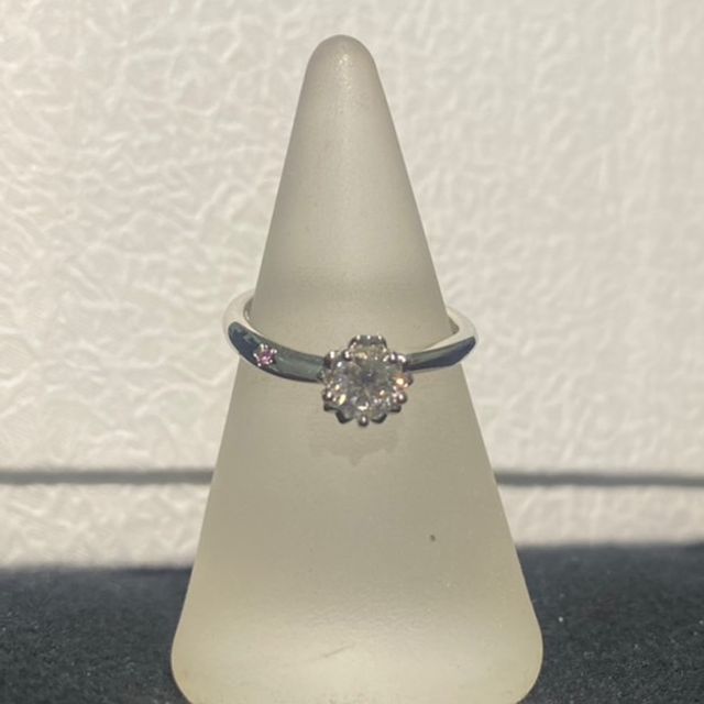 【TOMOE(トモエ)の口コミ】 指輪のデザインで決めました。
アシンメトリーのデザインや花柄が好きだっ…