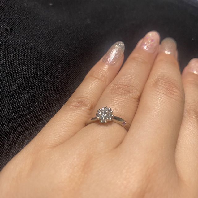 【TOMOE(トモエ)の口コミ】 指輪のデザインで決めました。
アシンメトリーのデザインや花柄が好きだっ…