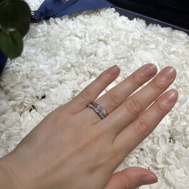 【ショーメ(CHAUMET)の口コミ】 結婚指輪、婚約指輪ともデザインが1番気に入ったのでこちらに決めました。…