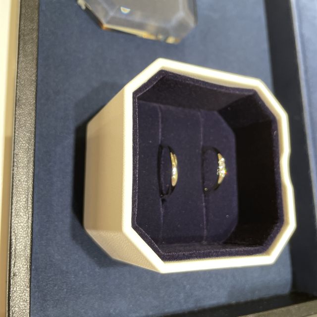 【4℃ BRIDAL(ヨンドシーブライダル)の口コミ】 着け心地もよく、シンプルで目立ちすぎないです。
ダイヤも初めは一つでい…