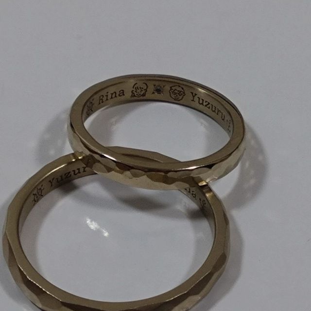 【uchimari(ウチマリ)の口コミ】 肌色に合う、目立ちすぎないシャンパンゴールドにしました。
仕上げに艶を…