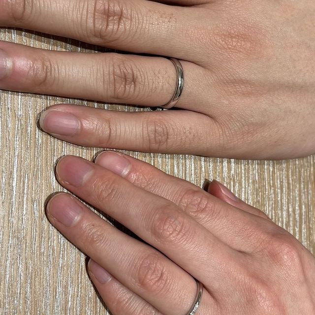 【ティファニー(Tiffany & Co.)の口コミ】 小さなダイヤモンドが3石並んだシンプルなデザインでした。さりげなくダイ…