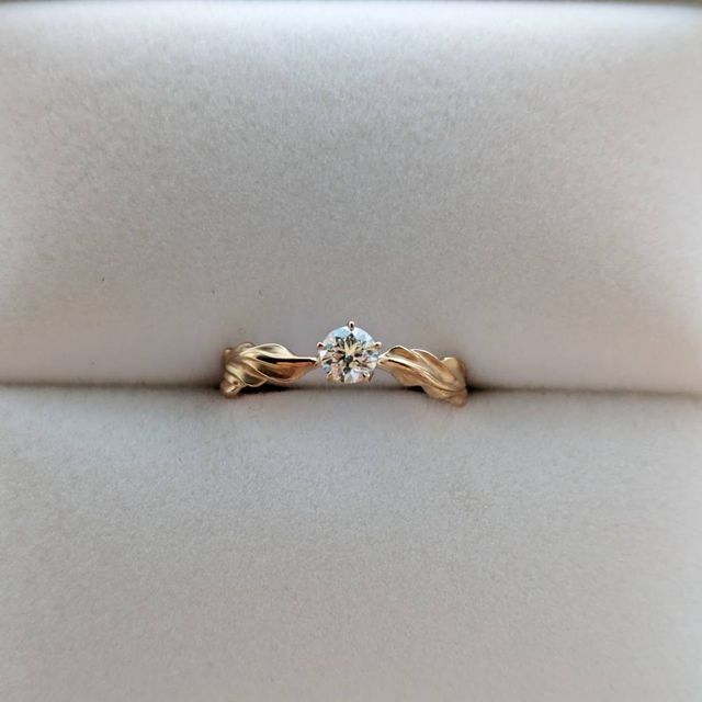 【VANillA(ヴァニラ)の口コミ】 元々、艶消ししてあるゴールドの指輪が可愛くて好きと伝えてて、そこを考…