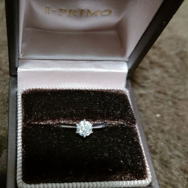 【アイプリモ(I-PRIMO)の口コミ】 王道のエンゲージリングです。シンプルですが、エンゲージリングらしさが…