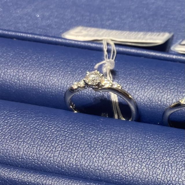 【銀座ダイヤモンドシライシの口コミ】 指輪のデザインは、シンプルで普段から使いやすいという印象をうけました…